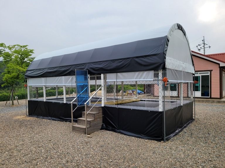 경주 휴앤락캠핑장에 8m 트램폴린 새 천막으로 리모델링하였습니다