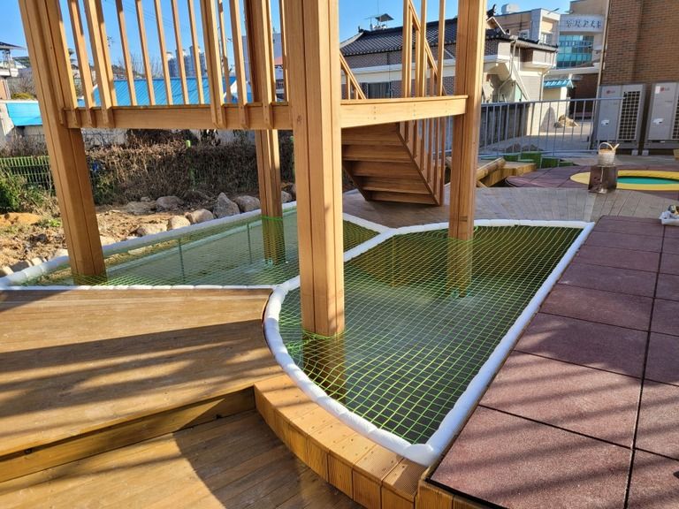 순창 중앙초등학교에 그물망 설치하였습니다.