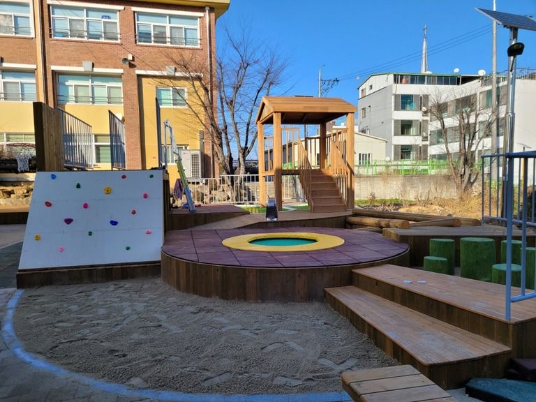 순창 중앙초등학교에 매립형 트램펄린 제작하였습니다.