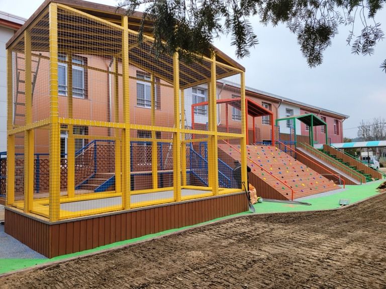 오수초등학교에 트램펄린 제작하였습니다.