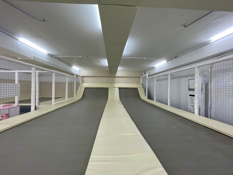 부평 하이팡팡에 슬라이딩 트램펄린 설치하였습니다.