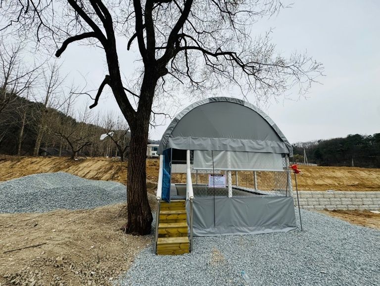 용인 힐링캠핑장에 4*6 트램펄린 설치하였습니다.