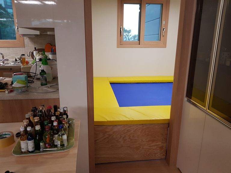 천안 자이아파트 트렘폴린설치하였습니다.