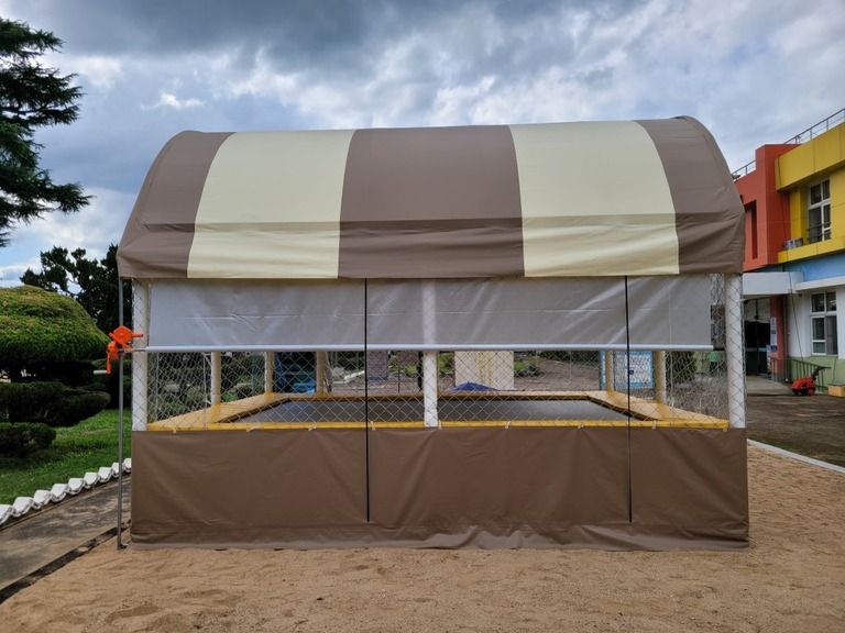 상주 청리초등학교에 트램펄린 설치하였습니다.