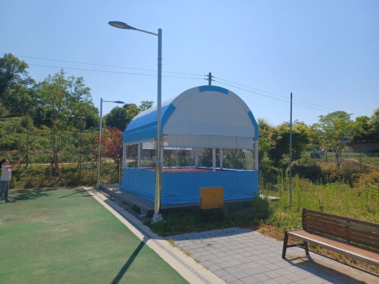 홍성에 트램펄린 설치하였습니다.