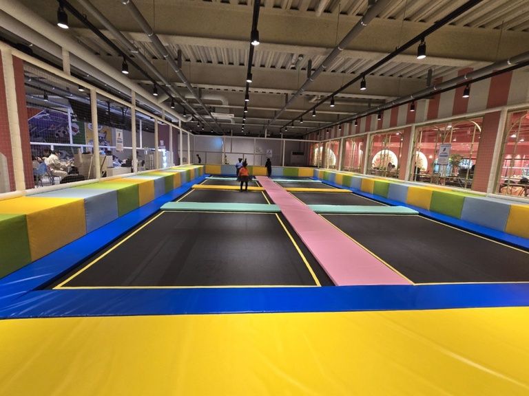 안산 극동스포랜드에 트램펄린 시공하였습니다.