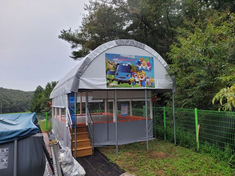 화성시 주택에 트램펄린 설치하였습니다.