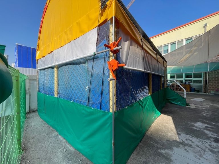 남원 노암초등학교 4-6 트램펄린 천막교체하였습니다.