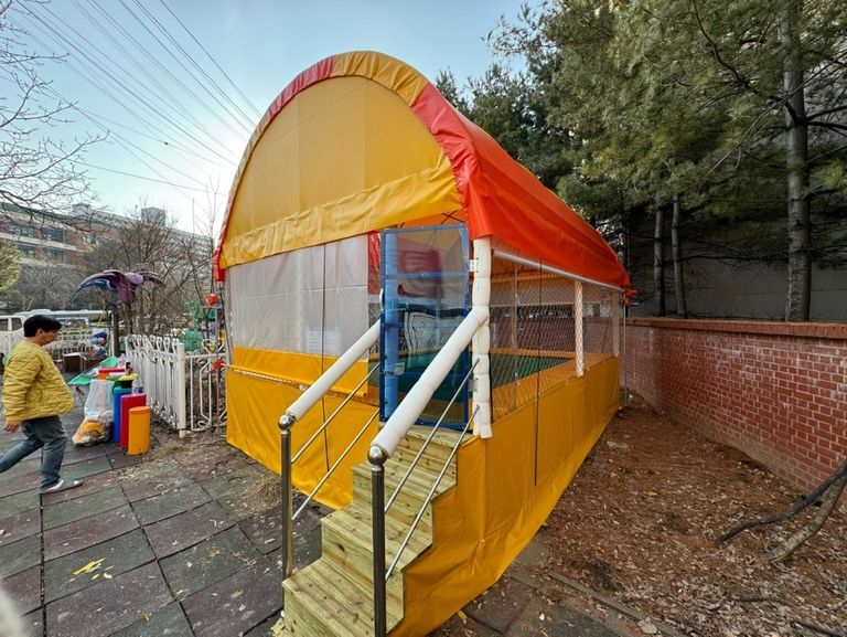 사랑샘장애인시설에 4-5 트램펄린 설치하였습니다.