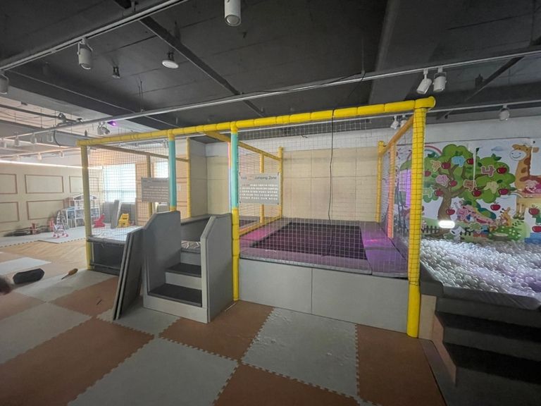더킹룸 주식회사 트램펄린 시공하였습니다