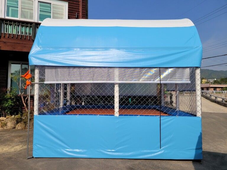 하늘색상 트램폴린 시공 완료 사진입니다.