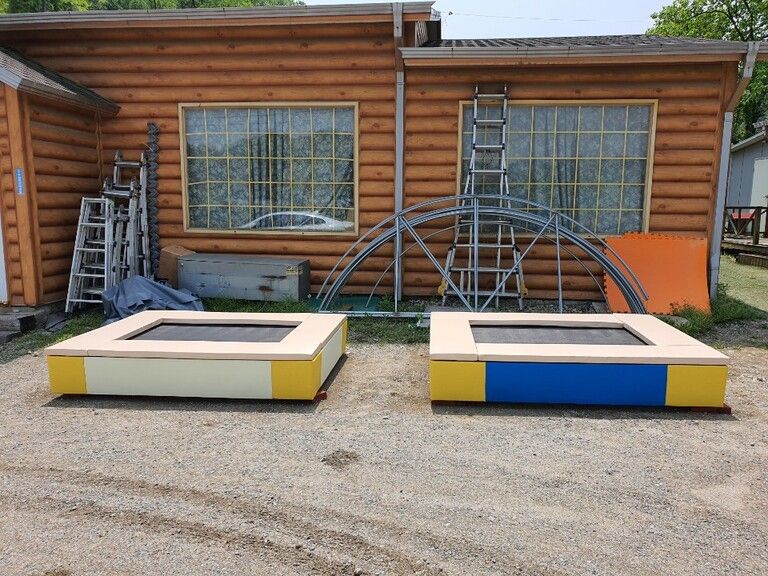 이동식 스포츠용 트램펄린입니다. 