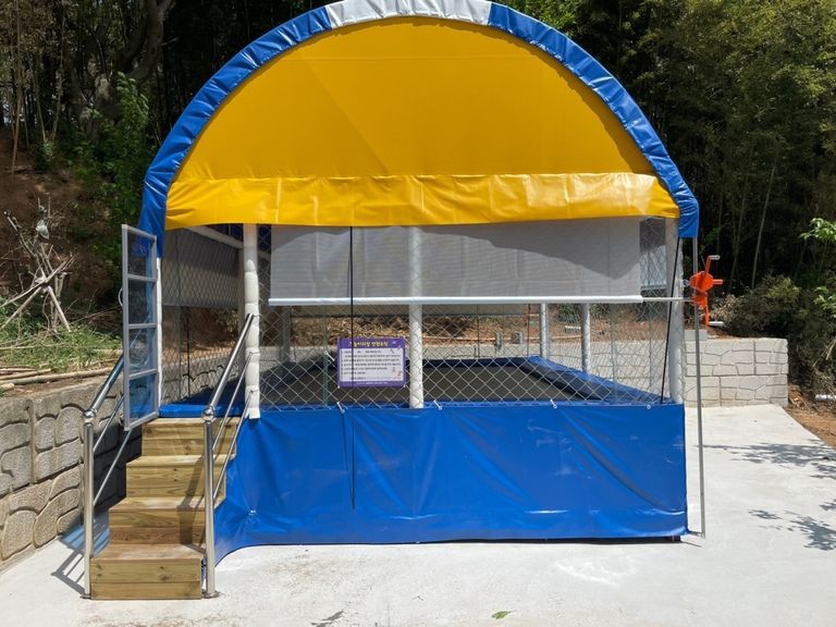 익산웅포교회에 트램펄린설치하였습니다.