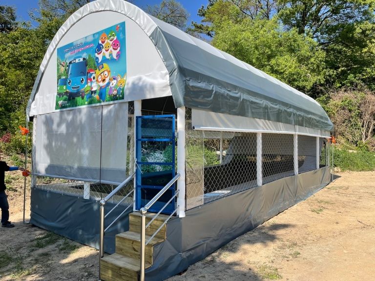 안성 승마장에 경사로 트램펄린 설치하였습니다.