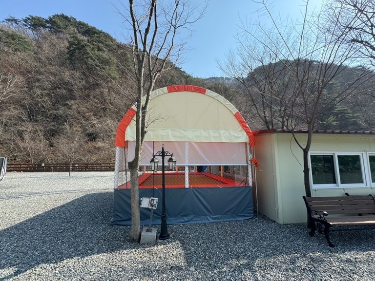 제천 539펜션에 4-5 트램펄린 설치하였습니다.