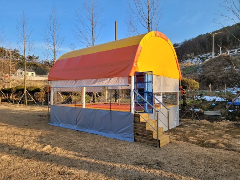 군산 신시도 초등학교에 4*5 트램펄린 설치완료했습니다.