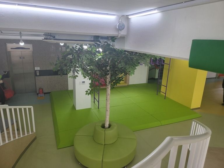 서동초등학교에 안전매트 설치하였습니다.