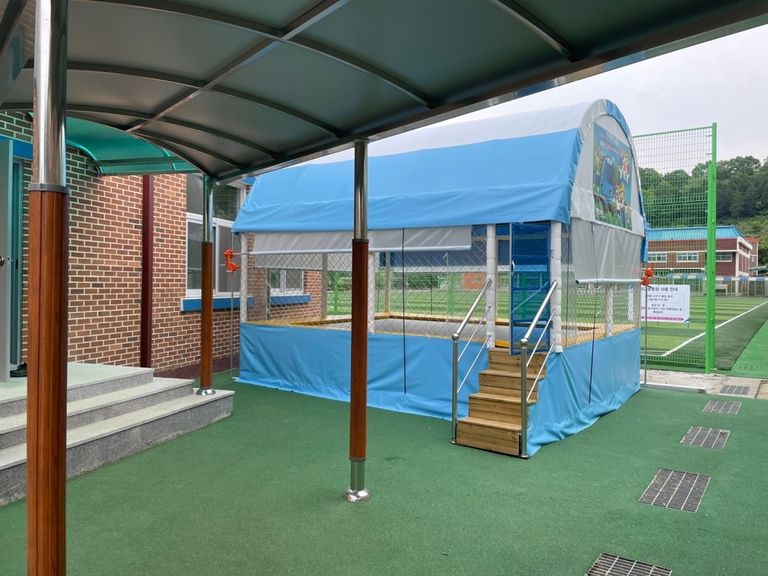 전남 능주초등학교에 트램펄린 설치 완료하였습니다.