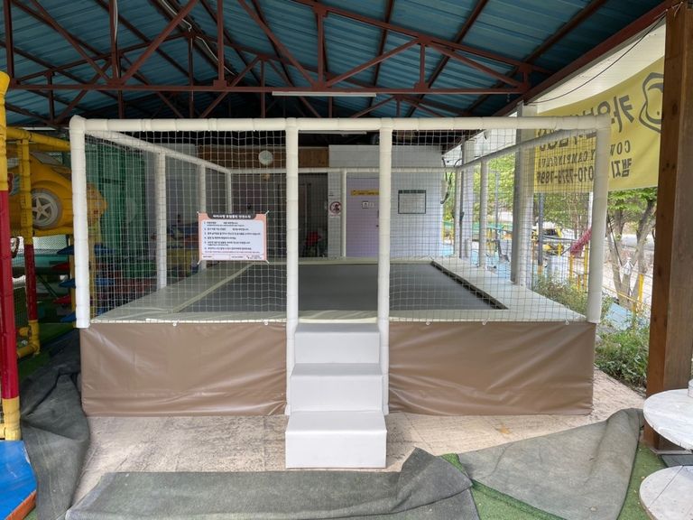 카우보이캠핑장에 4-5 트램펄린 설치하였습니다.