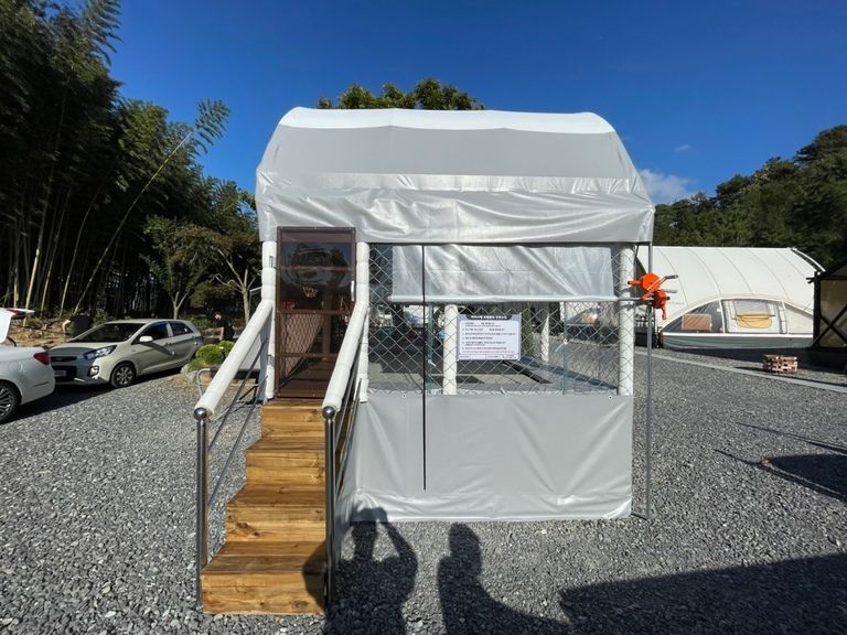 별밤캠핑장에 3-4 트램펄린 설치하였습니다.