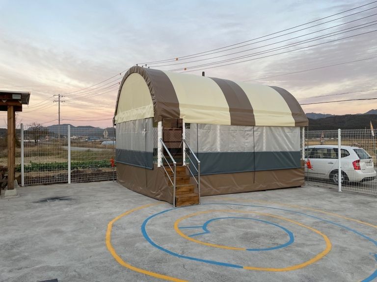 풍산지역아동센터에 4-6 트램펄린 설치하였습니다.