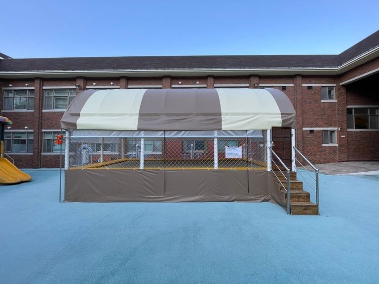 인천연일학교에 4-7 트램펄린 설치하였습니다.