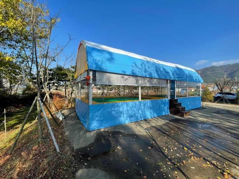 대천 보령원에 4-10 트램펄린 천막갈이하였습니다.