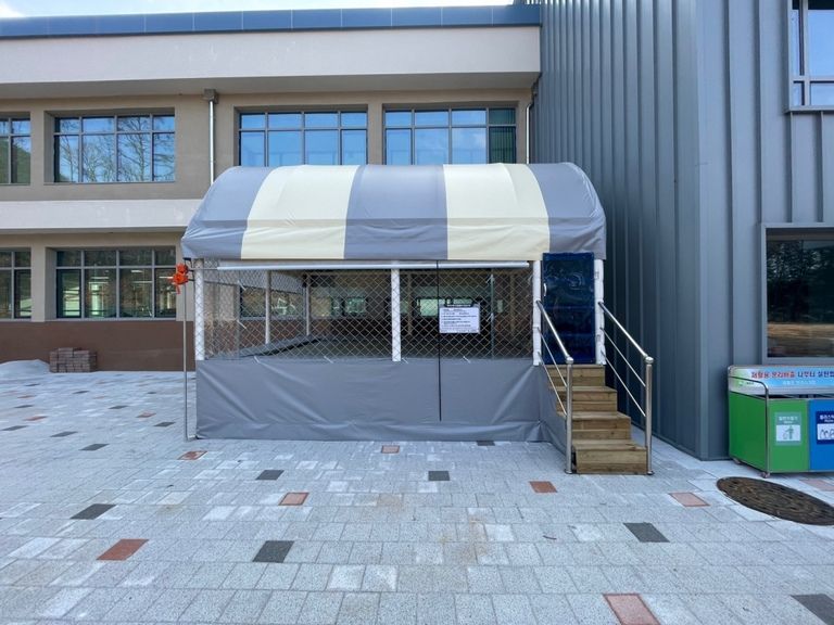 보은 초등학교에 4-5 트램펄린 설치하였습니다.