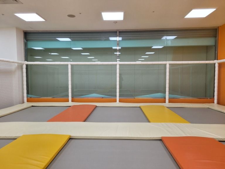 광양홈플러스에 트램펄린및 정글짐 설치하였습니다.