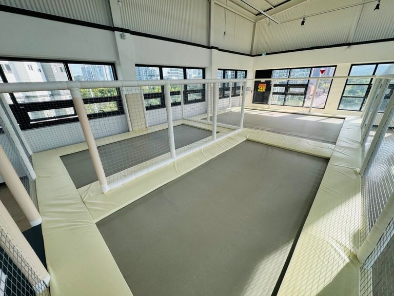 경주 추억의봉봉 트램펄린 시공하였습니다.