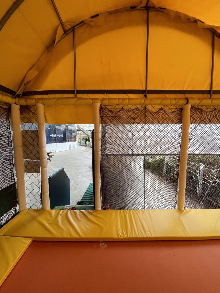 이든샘 어린이집에 트램펄린 설치 하였습니다