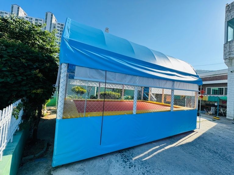 여수 무덕체육관에 트램펄린 설치 하였습니다