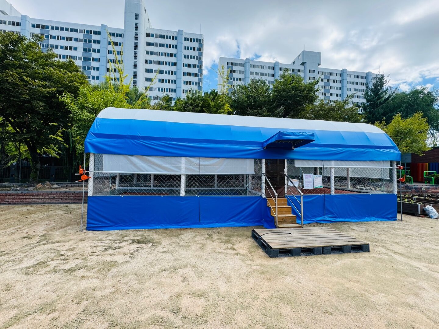 서울 동천학교 천막교체하였습니다