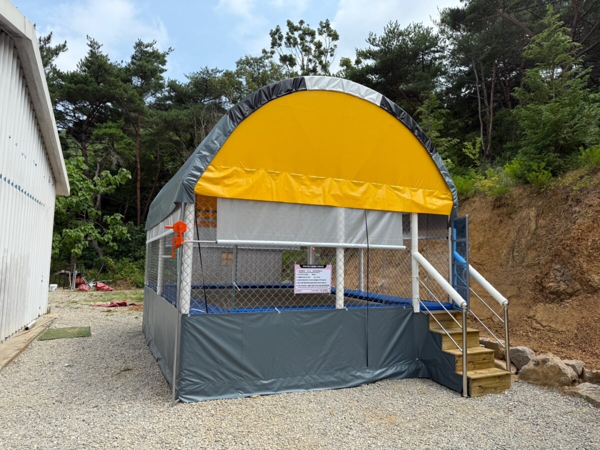 경주 달빛캠핑장에 트램펄린 설치하였습니다.